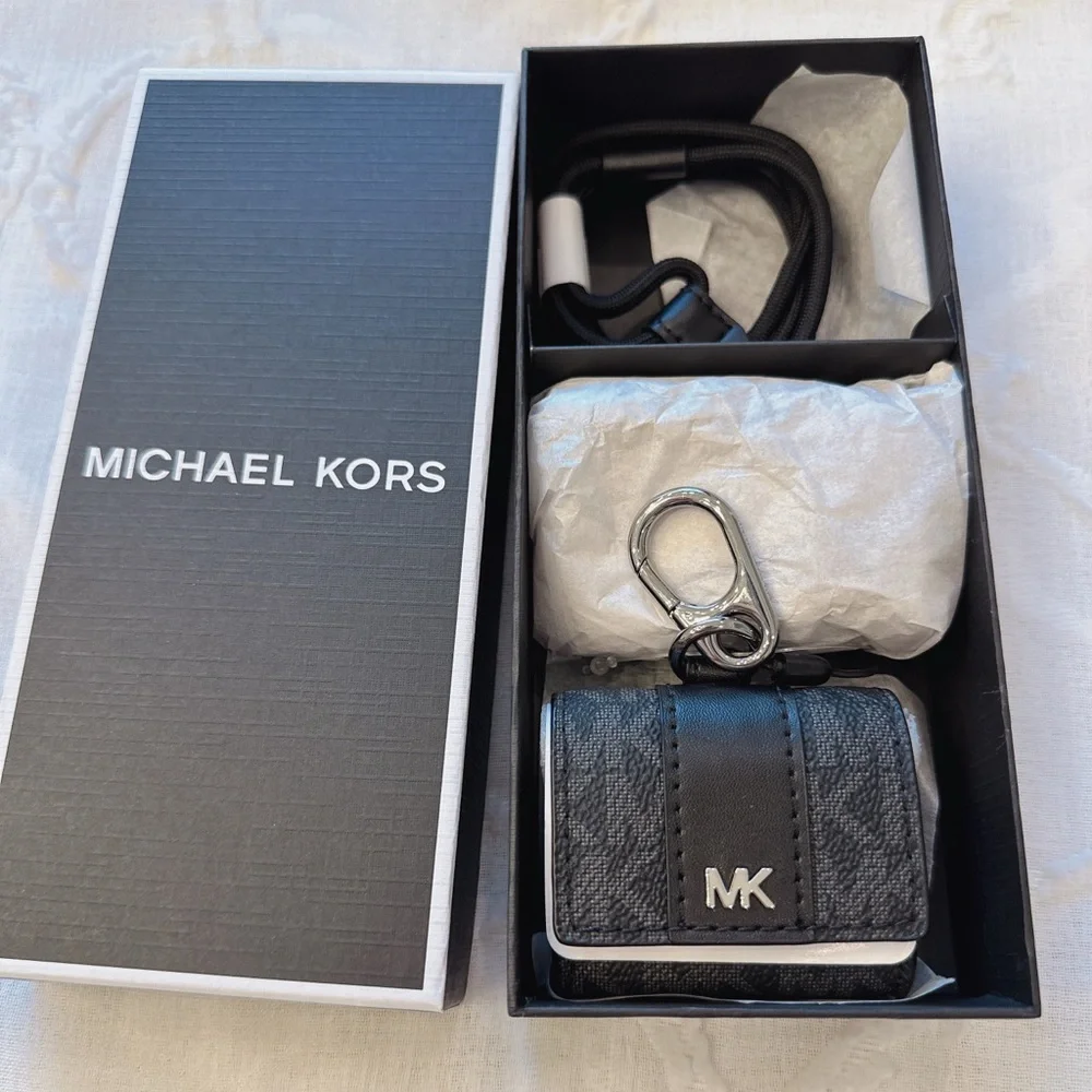 NEW MICHAEL KORS Gifting Airpods Case MK Signature Black with Lanyard
